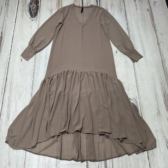 Rosché Dresses & Skirts - Rosche Dress Tan Maxi Long Sleeves V-Neck Pleated Semi Sheer Size Large Brown